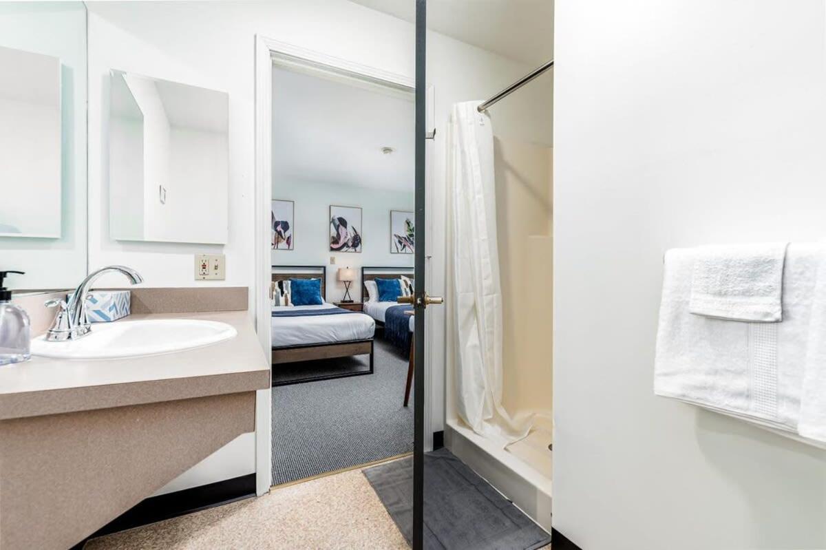 Cozysuites Cwe King Suite With Parking! Tower Grove Exteriör bild