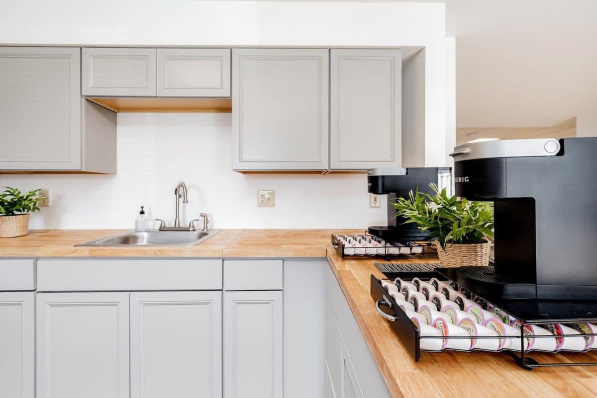 Cozysuites Cwe King Suite With Parking! Tower Grove Exteriör bild